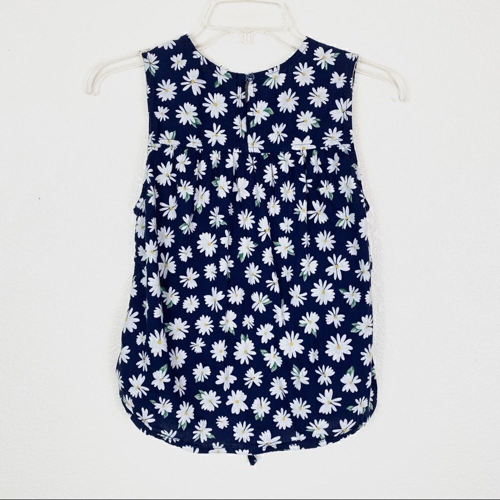 XSP Old Navy Blue & White Floral Daisy Knotted Hem Sleeveless Blouse - Picture 2 of 4